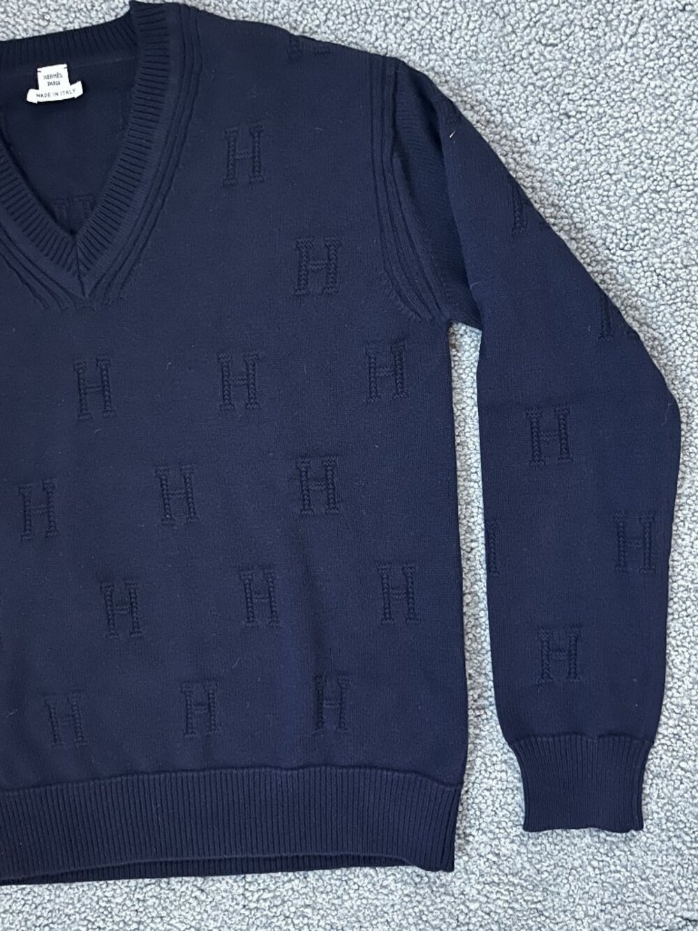 NWT Hermès Maille Voyage Merino Wool H Logo V-Neck Sweater in Bleu Noir Size 36 - Picture 4 of 11
